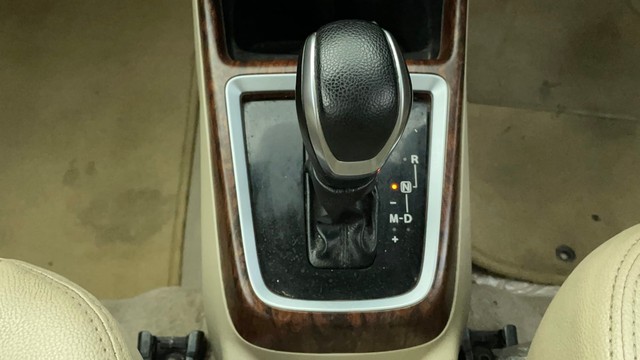 Second-hand 2018 Maruti Suzuki Dzire ZXI for sale in Ahmedabad-12