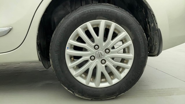 Second-hand 2018 Maruti Suzuki Dzire ZXI for sale in Ahmedabad-19