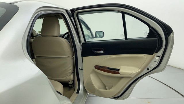 Second-hand 2018 Maruti Suzuki Dzire ZXI for sale in Ahmedabad-36