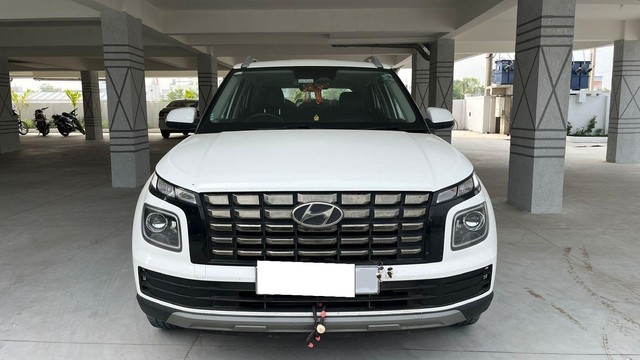 Second-hand 2024 Hyundai Venue S Opt Turbo for sale in Warangal-4