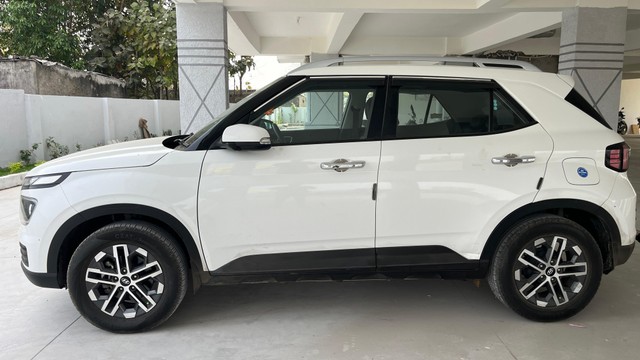 Second-hand 2024 Hyundai Venue S Opt Turbo for sale in Warangal-3