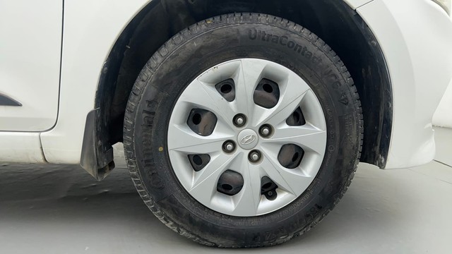 Second-hand 2015 Hyundai i20 Sportz 1.2 for sale in Ahmedabad-17