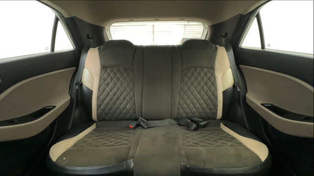 Second-hand 2015 Hyundai i20 Sportz 1.2 for sale in Ahmedabad-34