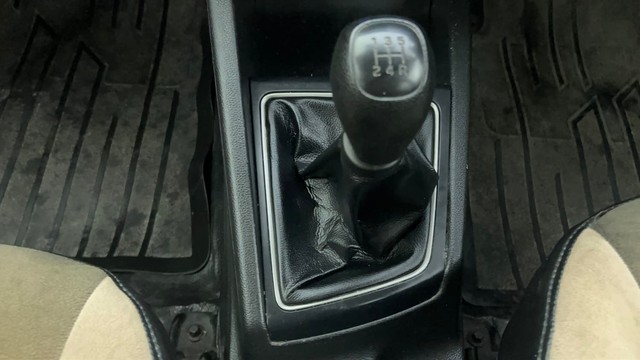 Second-hand 2015 Hyundai i20 Sportz 1.2 for sale in Ahmedabad-12