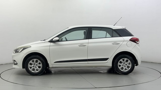 Second-hand 2015 Hyundai i20 Sportz 1.2 for sale in Ahmedabad-6