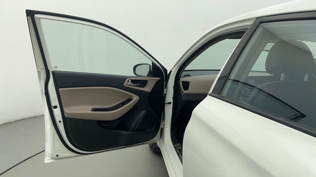 Second-hand 2015 Hyundai i20 Sportz 1.2 for sale in Ahmedabad-25