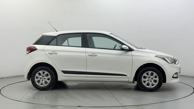 Second-hand 2015 Hyundai i20 Sportz 1.2 for sale in Ahmedabad-2