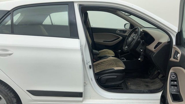 Second-hand 2015 Hyundai i20 Sportz 1.2 for sale in Ahmedabad-15