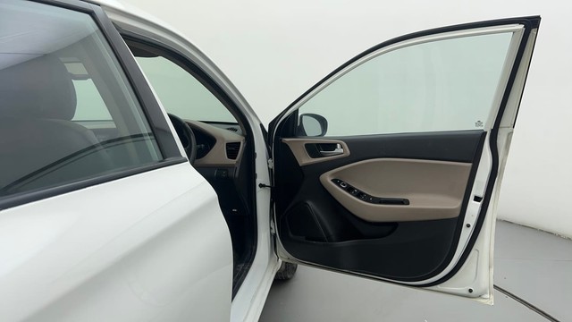 Second-hand 2015 Hyundai i20 Sportz 1.2 for sale in Ahmedabad-16