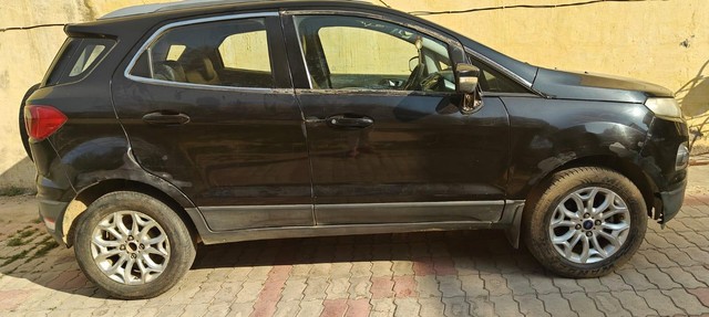 Second-hand 2014 Ford Ecosport 1.5 DV5 MT Titanium for sale in Lucknow-3