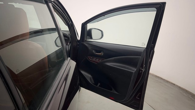 Second-hand 2016 Toyota Innova Crysta 2.4 GX AT 8 STR for sale in Chandigarh-16