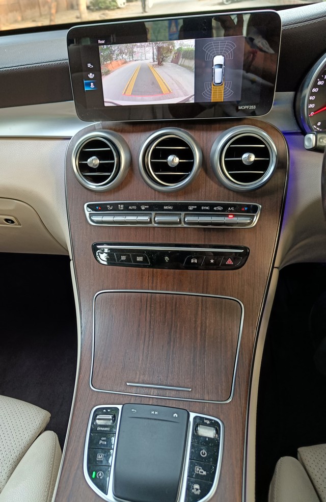 Second-hand 2020 Mercedes-Benz GLC 200 for sale in New Delhi-15