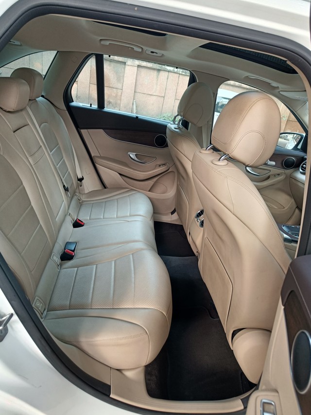 Second-hand 2020 Mercedes-Benz GLC 200 for sale in New Delhi-17