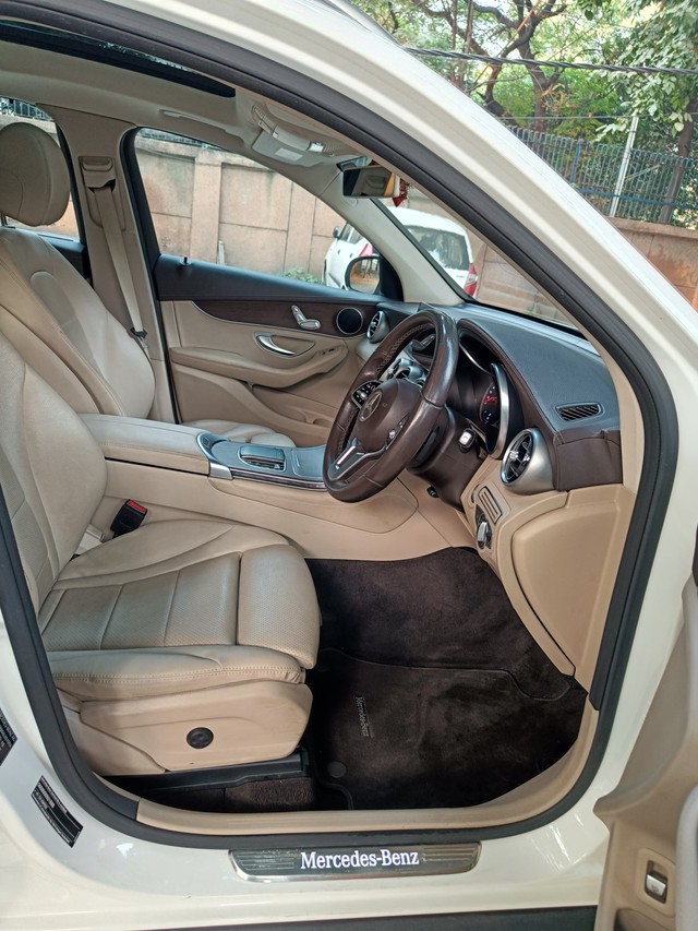 Second-hand 2020 Mercedes-Benz GLC 200 for sale in New Delhi-16