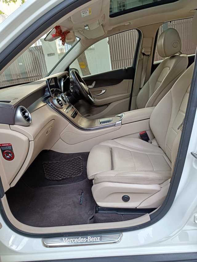 Second-hand 2020 Mercedes-Benz GLC 200 for sale in New Delhi-14
