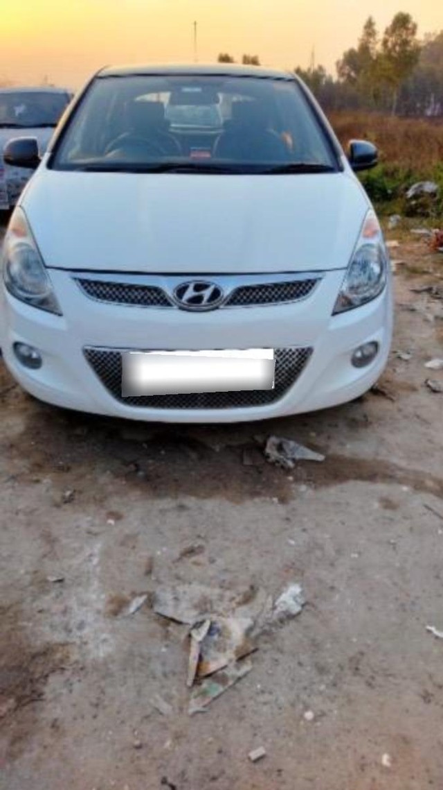 Second-hand 2012 Hyundai i20 Sportz 1.4 CRDi for sale in Jalandhar-2