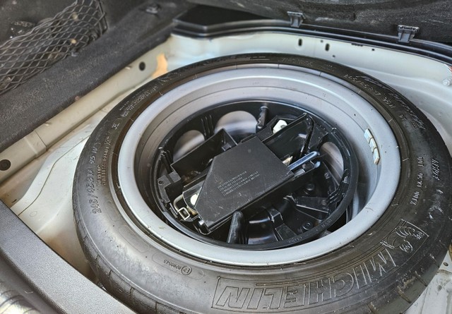 Second-hand 2016 Mercedes-Benz E-Class E250 CDI Avantgarde for sale in Mumbai-4