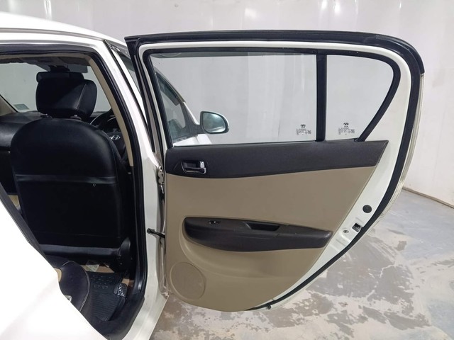 Second-hand 2012 Hyundai i20 Sportz 1.2 for sale in Kochi-26