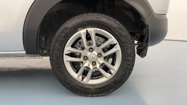 Second-hand 2023 Renault Triber RXT for sale in Lucknow-19