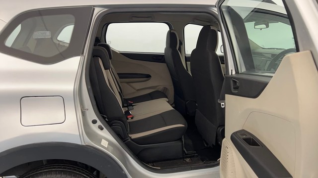 Second-hand 2023 Renault Triber RXT for sale in Lucknow-31