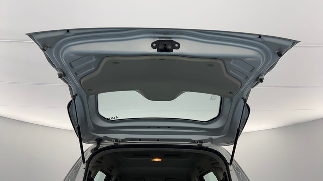 Second-hand 2023 Renault Triber RXT for sale in Lucknow-24