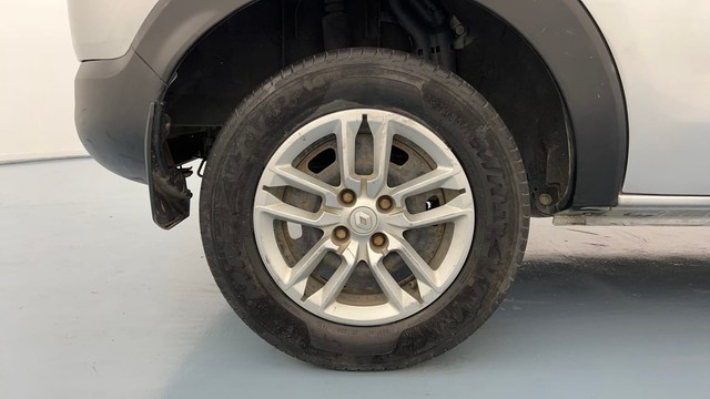 Second-hand 2023 Renault Triber RXT for sale in Lucknow-18