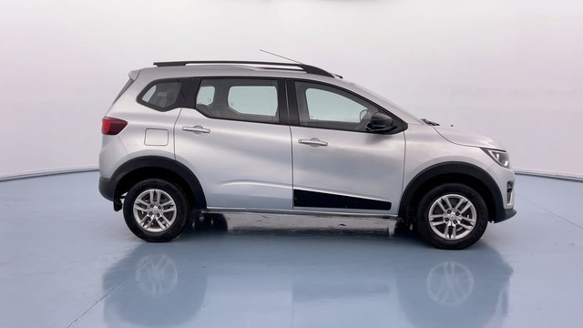 Second-hand 2023 Renault Triber RXT for sale in Lucknow-2