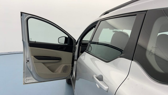 Second-hand 2023 Renault Triber RXT for sale in Lucknow-33