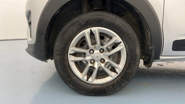 Second-hand 2023 Renault Triber RXT for sale in Lucknow-20