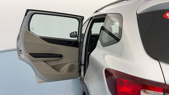 Second-hand 2023 Renault Triber RXT for sale in Lucknow-23