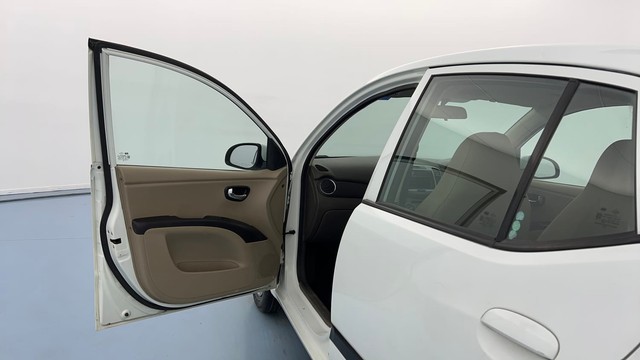 Second-hand 2013 Hyundai i10 Magna 1.2 for sale in Lucknow-32