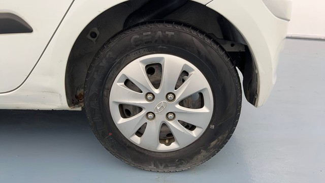 Second-hand 2013 Hyundai i10 Magna 1.2 for sale in Lucknow-19