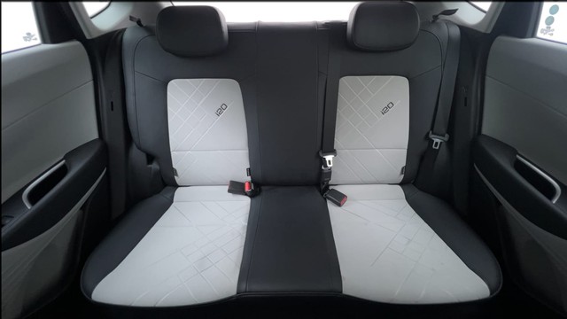 Second-hand 2024 Hyundai i20 Asta 1.2 for sale in Noida-29