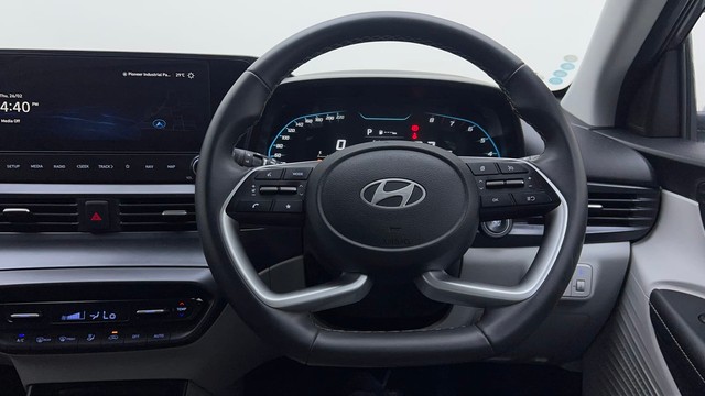 Second-hand 2024 Hyundai i20 Asta 1.2 for sale in Noida-31