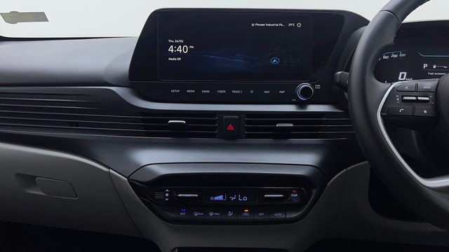 Second-hand 2024 Hyundai i20 Asta 1.2 for sale in Noida-34