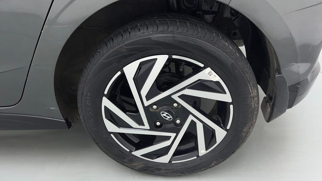 Second-hand 2024 Hyundai i20 Asta 1.2 for sale in Noida-19