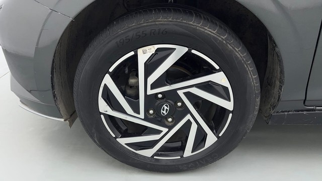 Second-hand 2024 Hyundai i20 Asta 1.2 for sale in Noida-20