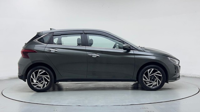 Second-hand 2024 Hyundai i20 Asta 1.2 for sale in Noida-2