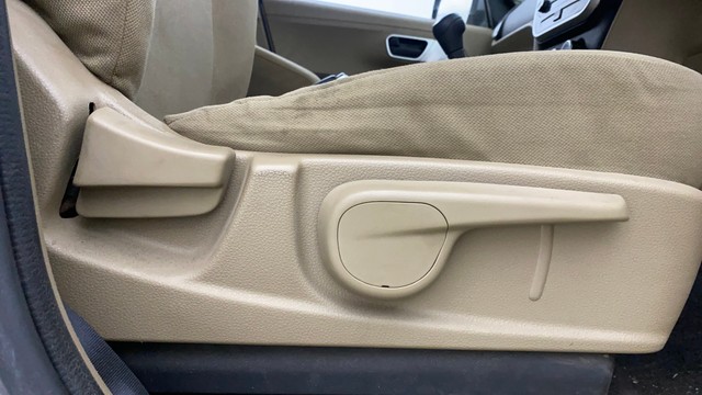 Second-hand 2015 Mahindra TUV 300 T8 for sale in Mumbai-5