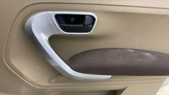 Second-hand 2015 Mahindra TUV 300 T8 for sale in Mumbai-2