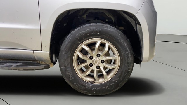 Second-hand 2015 Mahindra TUV 300 T8 for sale in Mumbai-26