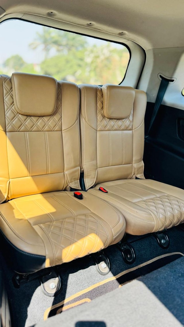 Second-hand 2020 Mahindra XUV500 W11 AT BSIV for sale in Surat-10