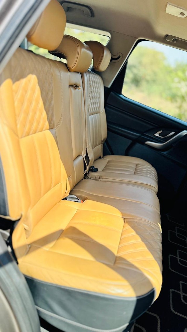 Second-hand 2020 Mahindra XUV500 W11 AT BSIV for sale in Surat-9