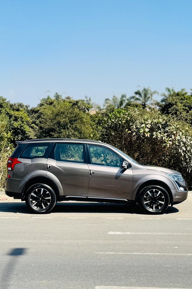 Second-hand 2020 Mahindra XUV500 W11 AT BSIV for sale in Surat-1