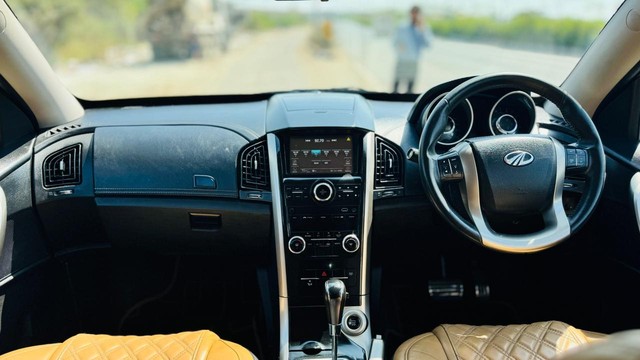 Second-hand 2020 Mahindra XUV500 W11 AT BSIV for sale in Surat-14