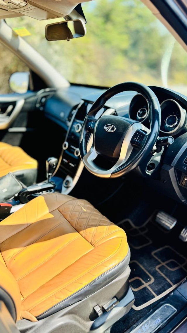 Second-hand 2020 Mahindra XUV500 W11 AT BSIV for sale in Surat-4