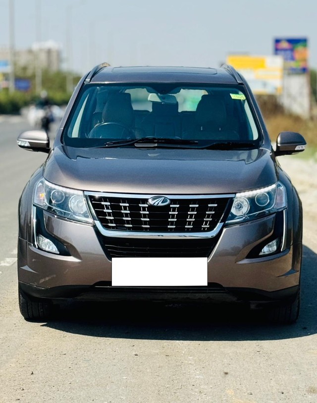 Second-hand 2020 Mahindra XUV500 W11 AT BSIV for sale in Surat-0