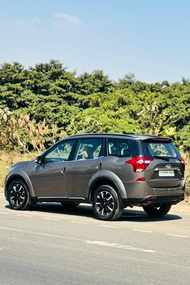 Second-hand 2020 Mahindra XUV500 W11 AT BSIV for sale in Surat-17