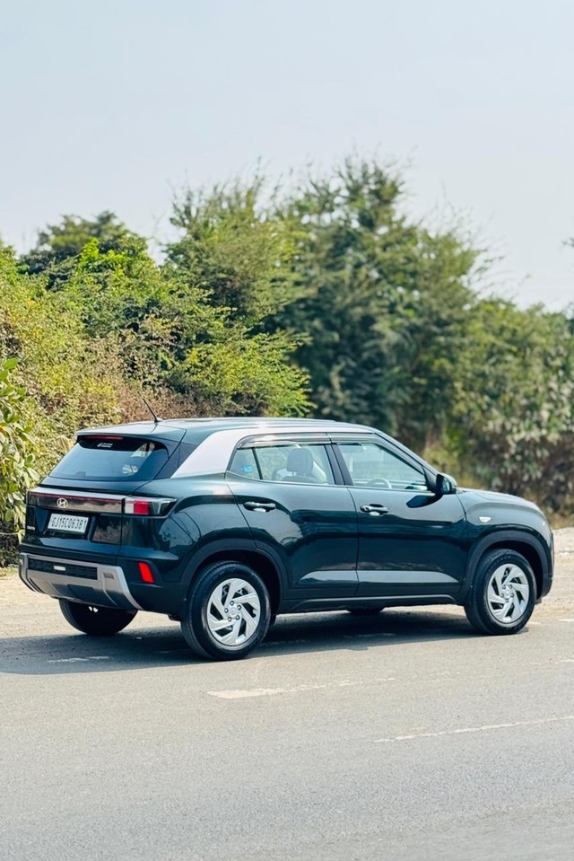 Second-hand 2024 Hyundai Creta E for sale in Surat-17