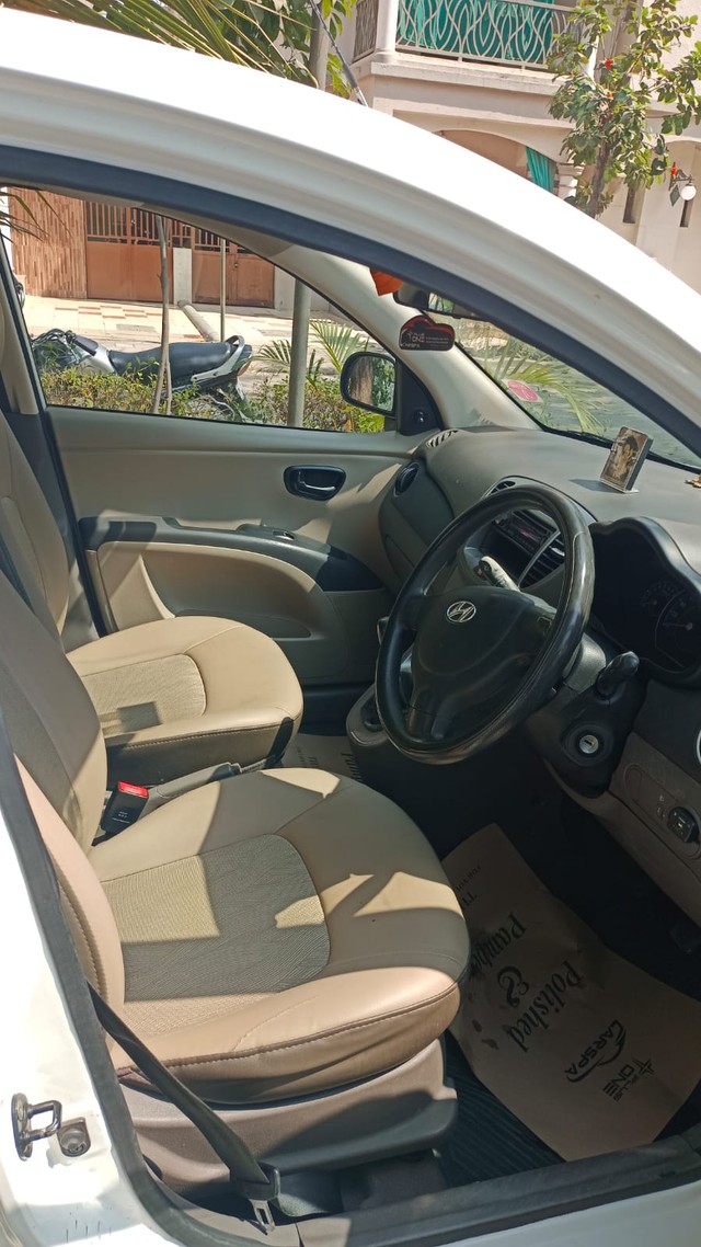 Second-hand 2015 Hyundai i10 Magna 1.1 iTech SE for sale in Ahmedabad-4